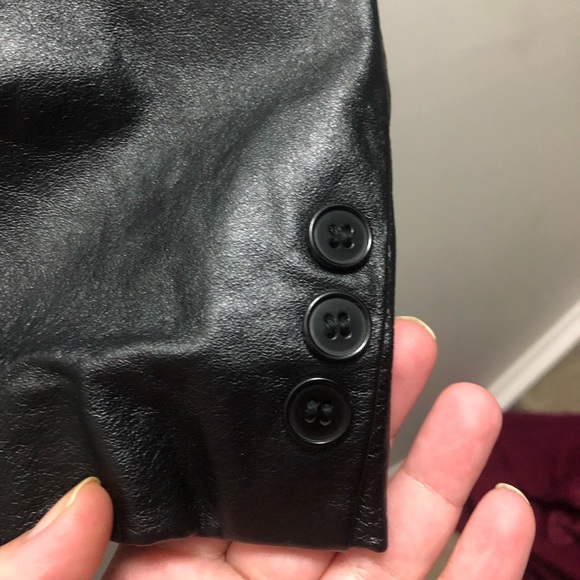 Danier - Picture 5 of 7